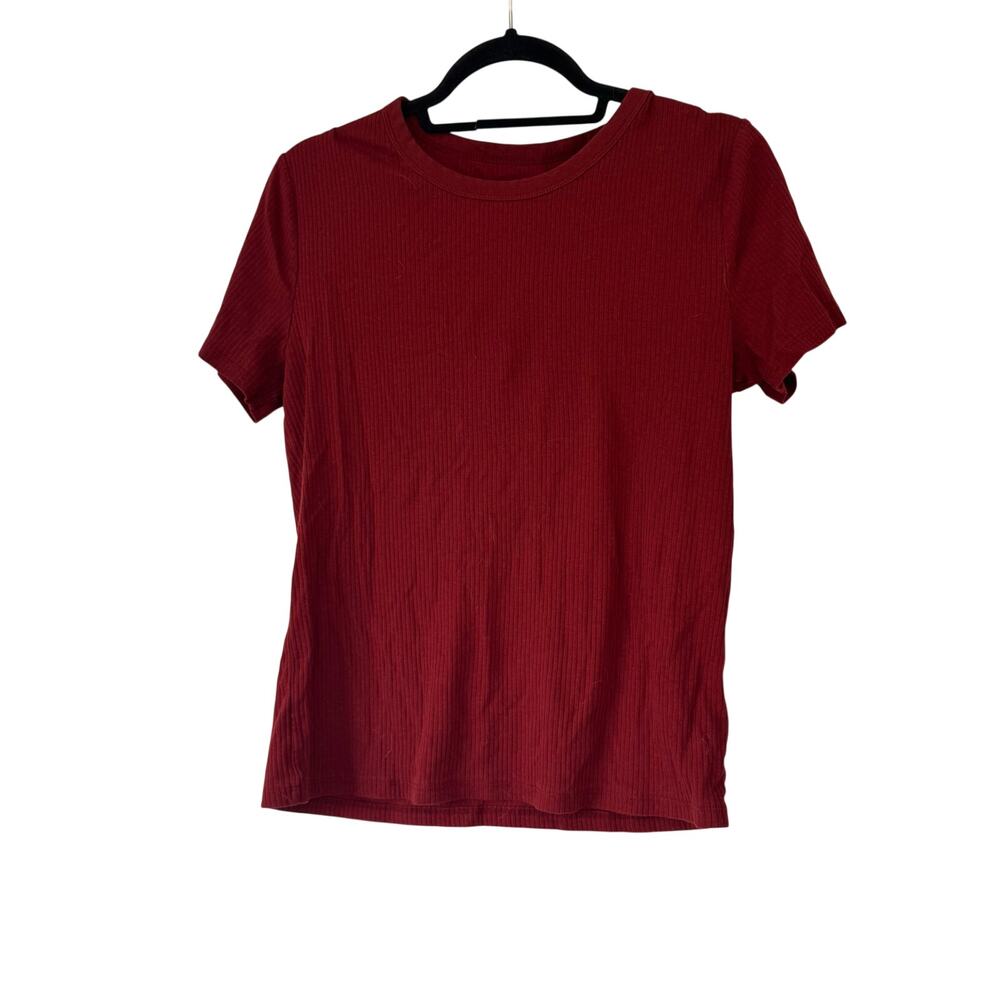 a New Day red ribbed t shirt